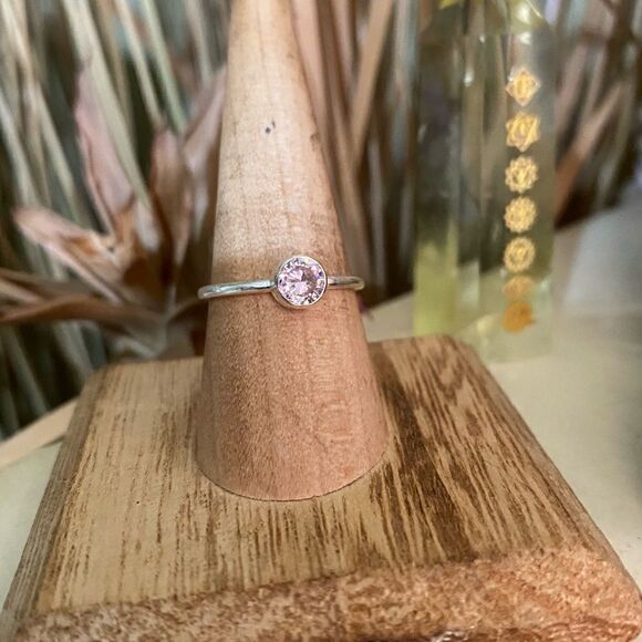 Rose Quartz Faceted Sterling Silver Minimalist Ring Size 7.5 - Picture 1 of 7